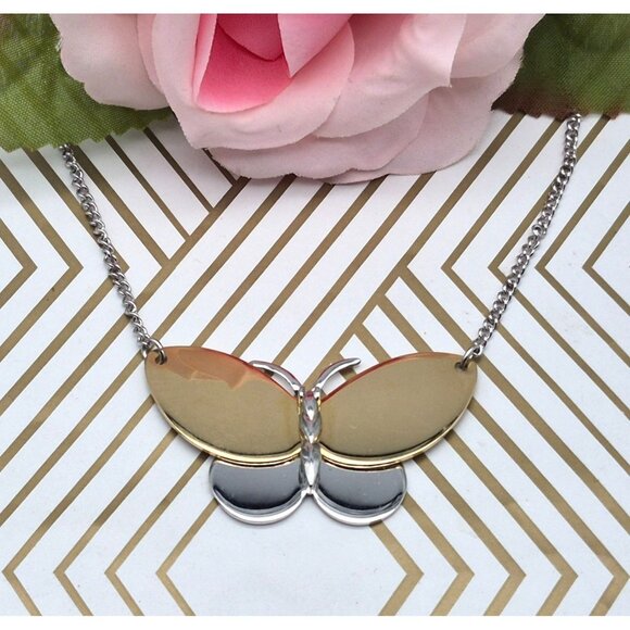 Avon Two Tone Butterfly Pendant Necklace Gold & Silver Tone 16" MINT Condition - Picture 1 of 8